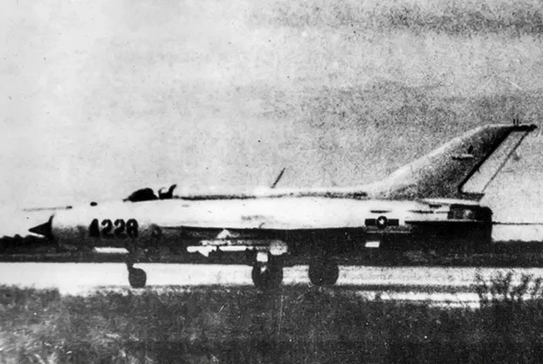 Tấm ảnh phi công Vũ Xuân Thiều và câu chuyện “quả tên lửa thứ 3 tiêu diệt B-52”