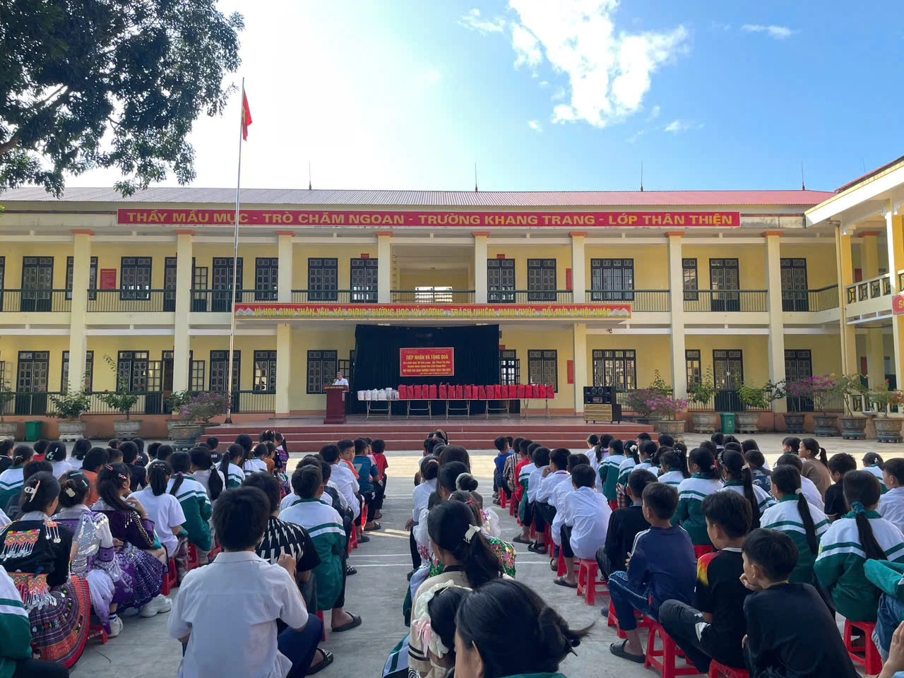 Tấm lòng nhân ái của gia đình ông Võ Văn Long dành cho học sinh vùng cao Lào Cai