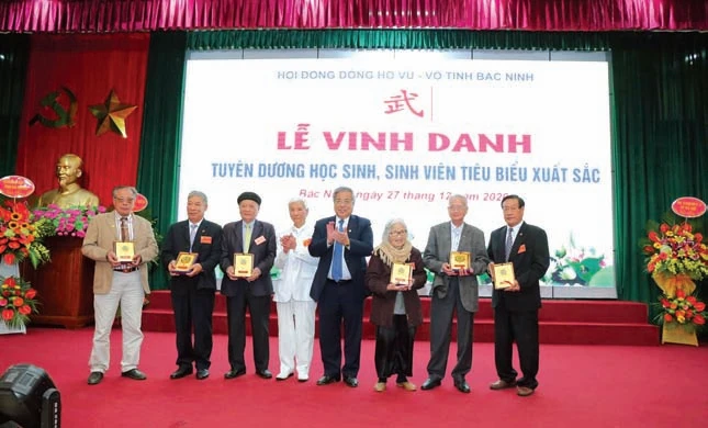 Hội đồng dòng họ Vũ - Võ tỉnh Bắc Ninh tổ chức lễ vinh danh