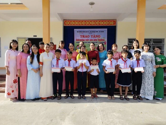 Tuyên dương, trao thưởng, bằng khen học sinh, sinh viên năm học 2024-2025 Dòng họ Vũ - Võ Quảng Nam - Đà Nẵng