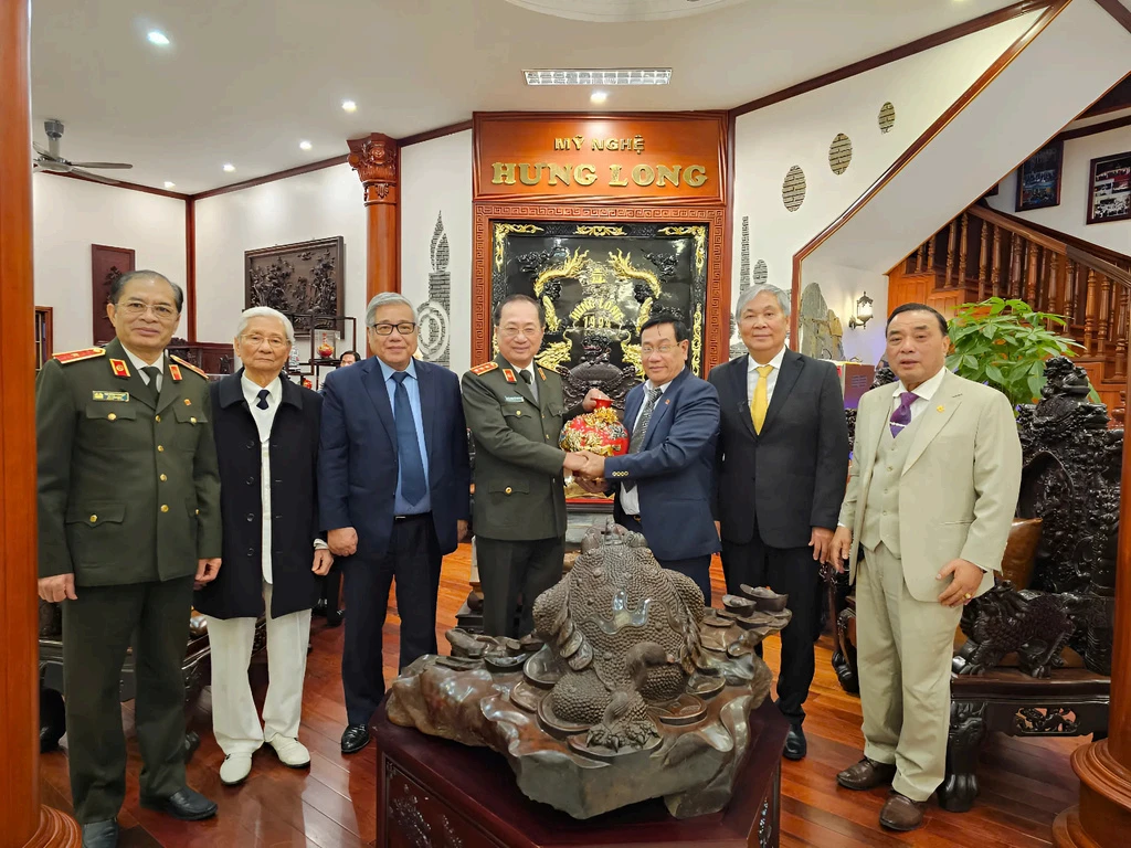 Nghệ nhân Vũ Văn Quý - Gìn giữ và nâng tầm nghề mộc, người con tâm huyết của dòng họ Vũ - Võ