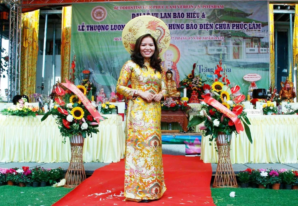 Doanh nhân Vũ Thị Minh Phương - Người góp nhịp cầu gắn kết dòng họ Vũ - Võ tại Đức