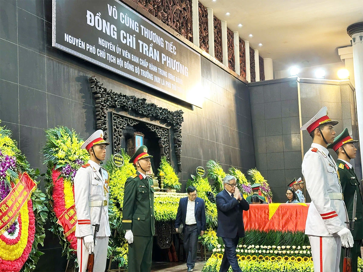 Hội đồng dòng họ Vũ - Võ Việt Nam viếng đồng chí Trần Phương (Vũ Văn Dung)