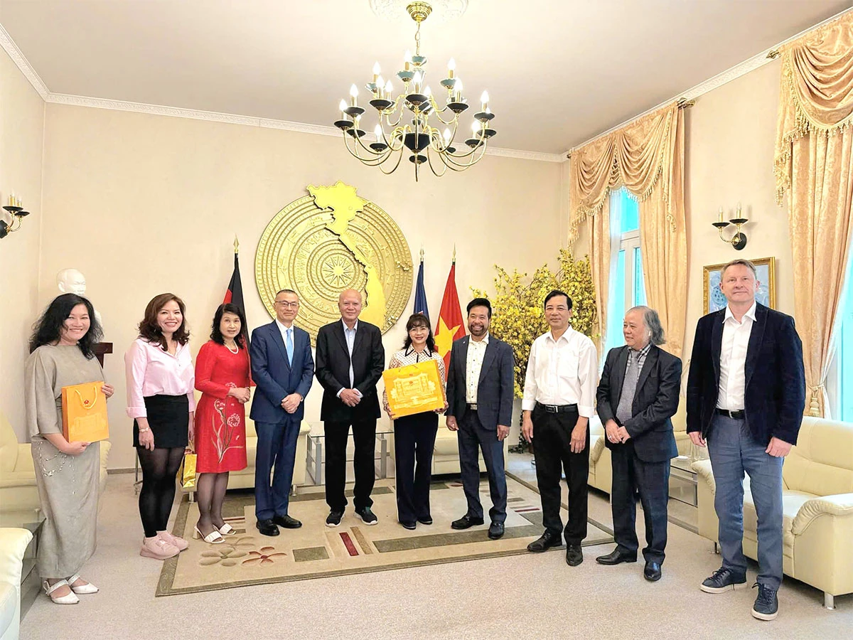 Tri ân Đại sứ Vũ Quang Minh - Người anh lớn trong đại gia đình Vũ - Võ tại Đức