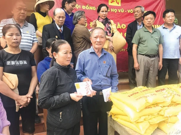 Những phần quà nghĩa tình miền Trung