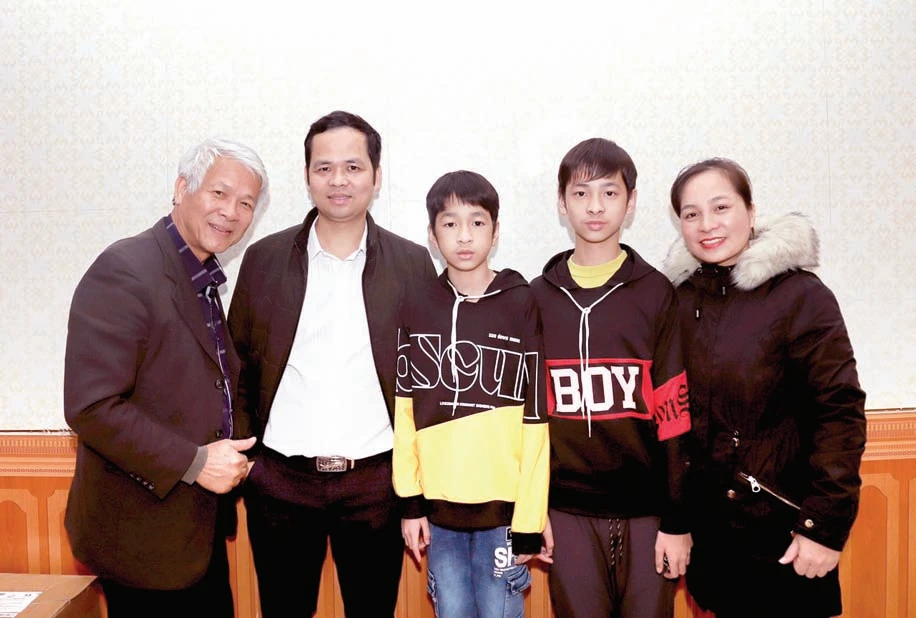 Nỗ lực phấn đấu đạt thành tích cao trong học tập và công tác