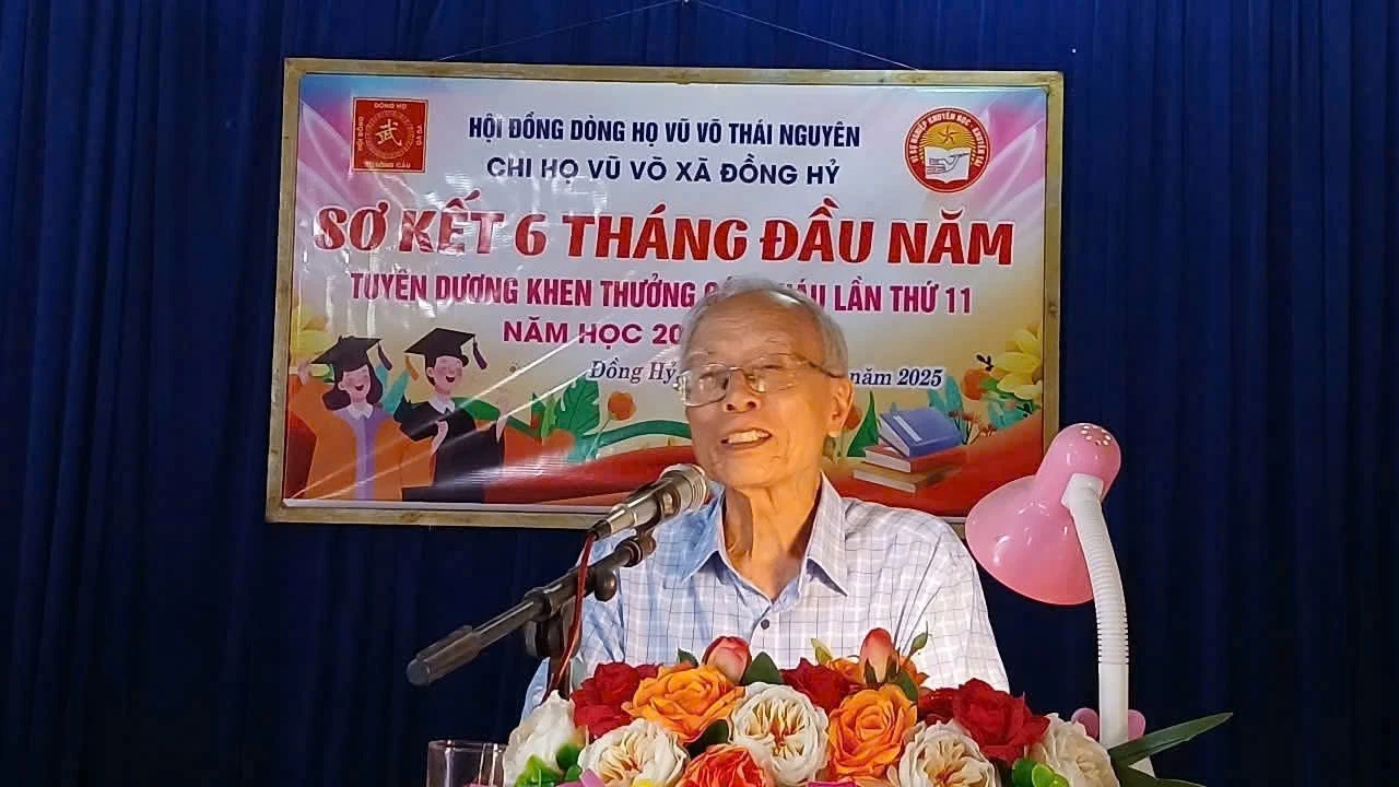 Dòng họ Vũ - Võ Sông Cầu tổ chức sơ kết 6 tháng đầu năm và biểu dương giáo viên, học sinh tiêu biểu năm học 2024-2025