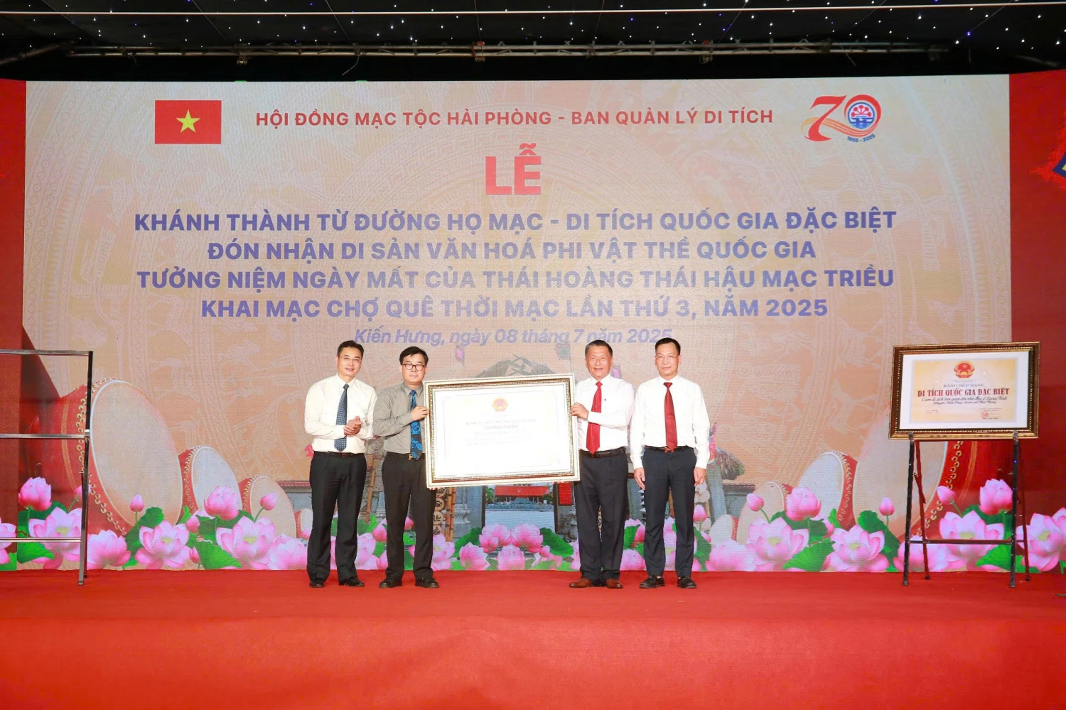 Hội đồng dòng họ Vũ - Võ Việt Nam tham dự Đại lễ tưởng niệm Thái hoàng Thái hậu Vũ Thị Ngọc Toàn